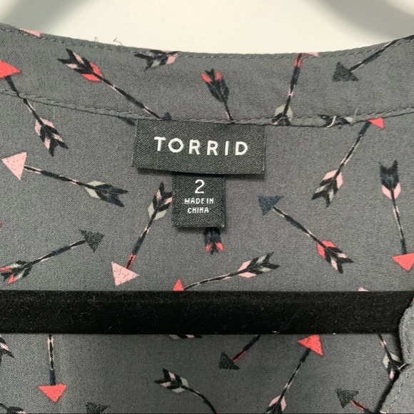 Torrid Button Down Arrow Top Size 2x - Picture 4 of 8